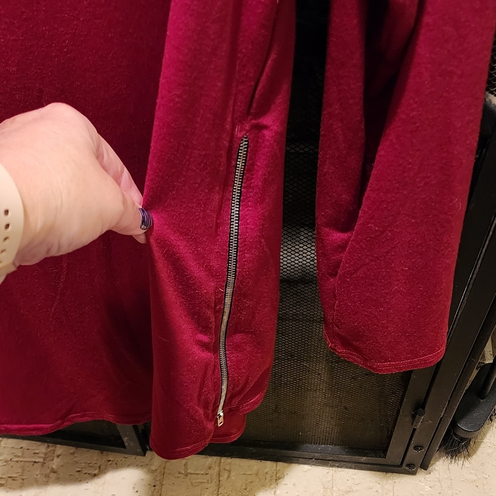 Ladies burgundy top